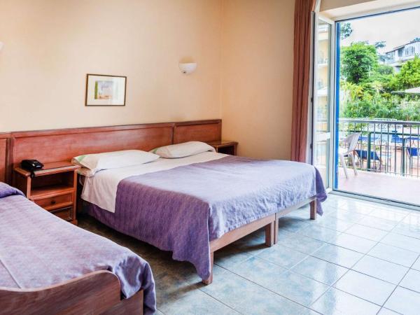 Hotel Royal Terme : photo 7 de la chambre chambre triple - vue sur la piscine