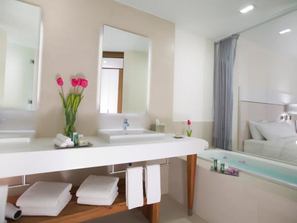 Krystal Grand Puerto Vallarta - All Inclusive : photo 2 de la chambre suite junior double avec balcon
