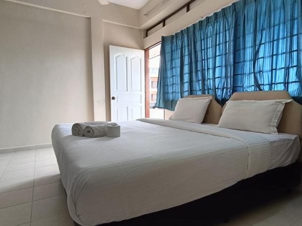 Kota Lodge : photo 2 de la chambre chambre lit king-size avec balcon