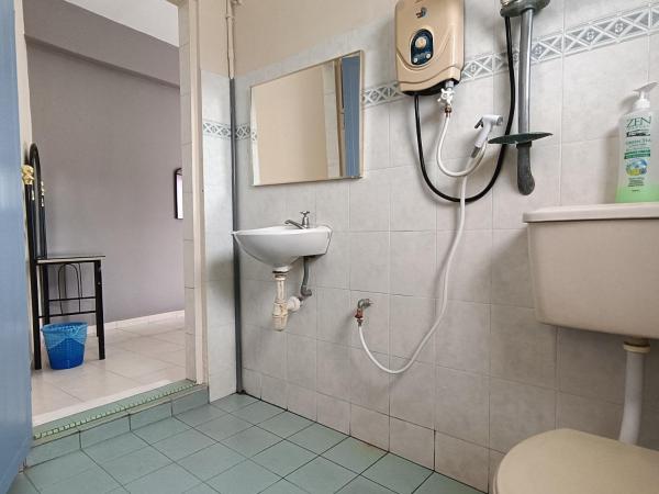 Kota Lodge : photo 9 de la chambre chambre lit king-size avec balcon