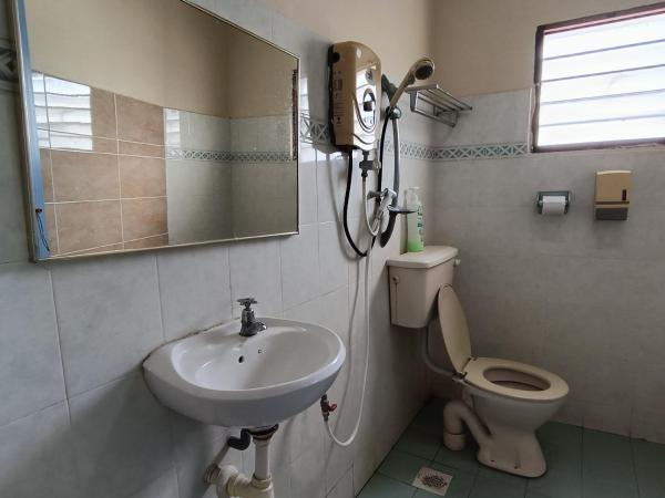 Kota Lodge : photo 10 de la chambre chambre lit king-size avec balcon