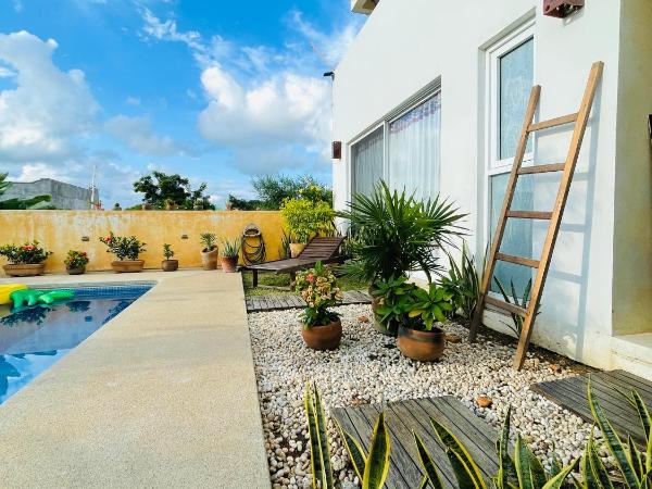 Villa Bonobo - Coliving : photo 4 de la chambre chambre double - vue sur piscine
