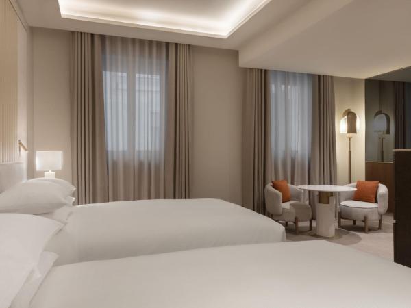 JW Marriott Hotel Madrid : photo 2 de la chambre chambre deluxe avec 2 lits queen-size - vue sur cour