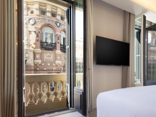 JW Marriott Hotel Madrid : photo 2 de la chambre chambre lit king-size d'angle premium deluxe - vue sur ville