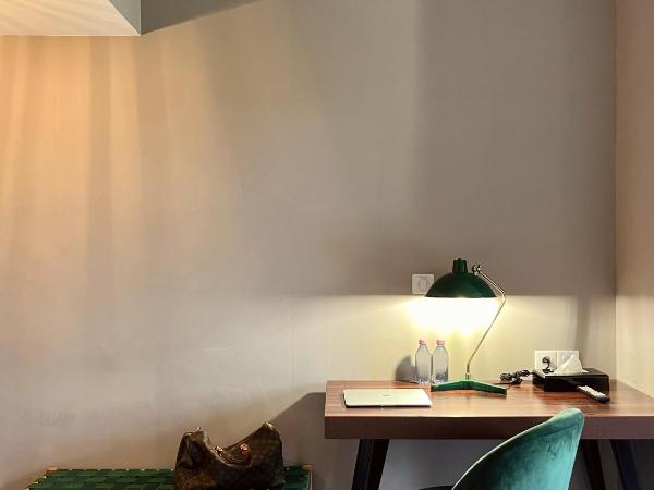 Hôtel des Basses Pyrénées - Bayonne : photo 9 de la chambre chambre double ou lits jumeaux prestige