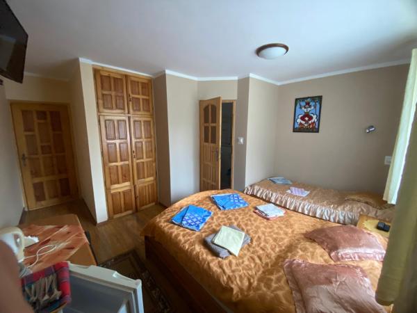 Wynajem Pokoi gościnnych Jaś i Małgosia : photo 1 de la chambre chambre triple avec salle de bains