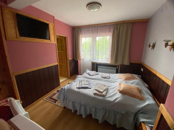 Wynajem Pokoi gościnnych Jaś i Małgosia : photo 2 de la chambre chambre lits jumeaux avec salle de bains