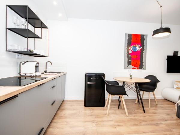 InPoint Apartments G13 near Old Town & Kazimierz : photo 5 de la chambre studio avec balcon 