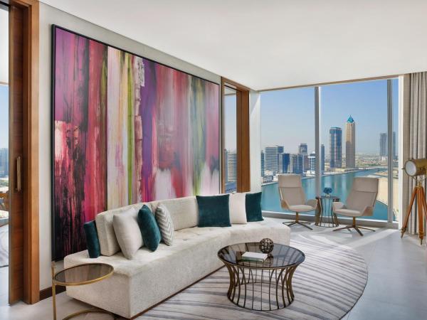 The St. Regis Downtown Dubai : photo 2 de la chambre suite lit king-size st regis avec service de majordome st regis signature - vue sur canal