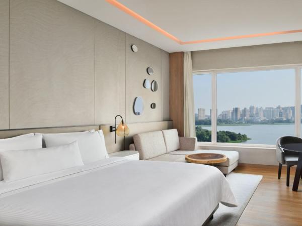 The Westin Mumbai Powai Lake : photo 9 de la chambre larger guest room, 1 king- lake view