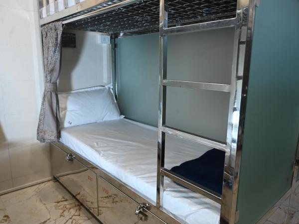 Sagar Dormitory Andheri - Nearest to Andheri Railway Station West : photo 5 de la chambre lits superposés dans dortoir masculin