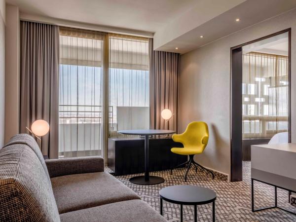 Four Points by Sheraton Munich Arabellapark : photo 2 de la chambre suite junior avec lit king-size