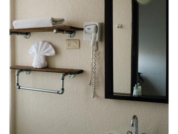 Hi Hotel Impala Queretaro : photo 8 de la chambre très petite chambre simple