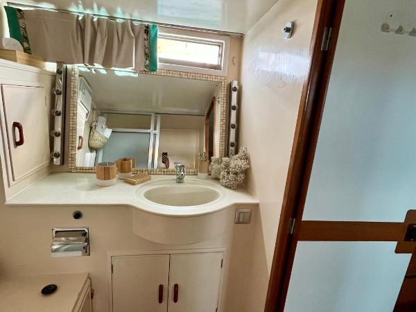 Navi Yacht à Sète, 2 à 8 couchages, privatif : photo 3 de la chambre appartement - vue sur mer