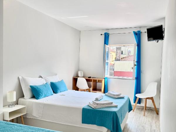 Enjoy Viana - Guest House : photo 1 de la chambre chambre triple premium avec salle de bains privative