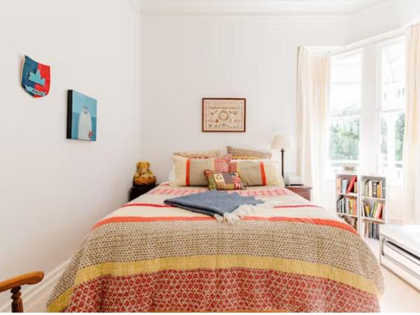 Kelburn House at the top of the Cable Car : photo 1 de la chambre chambre lit queen-size - vue sur jardin