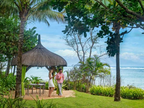 SO/ Sofitel Mauritius : photo 10 de la chambre villa 2 chambres vip so avec jardin privé, salon et piscine privée - côté plage