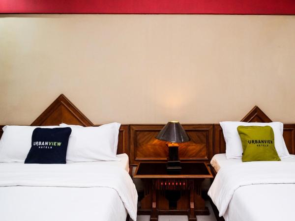 Urbanview Hotel Syariah Wisnugraha by RedDoorz : photo 3 de la chambre chambre familiale deluxe