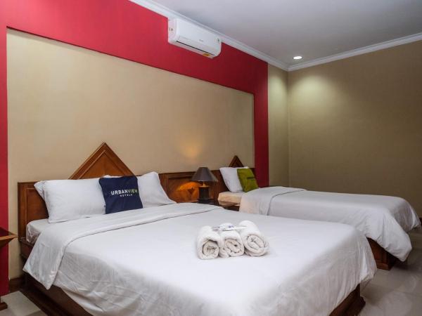 Urbanview Hotel Syariah Wisnugraha by RedDoorz : photo 1 de la chambre chambre familiale deluxe