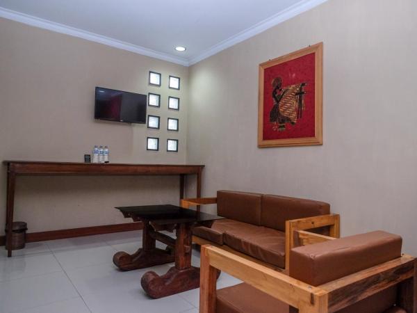 Urbanview Hotel Syariah Wisnugraha by RedDoorz : photo 9 de la chambre chambre familiale deluxe