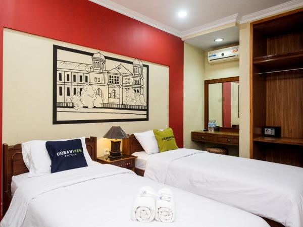 Urbanview Hotel Syariah Wisnugraha by RedDoorz : photo 5 de la chambre chambre lits jumeaux deluxe