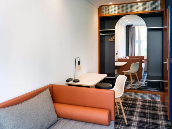 Ibis Styles Colmar Centre : photo 4 de la chambre suite familiale standard avec 1 lit double et lits jumeaux