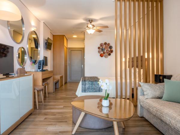 Akti Taygetos - Conference Resort : photo 3 de la chambre suite deluxe - vue sur mer ou jardin