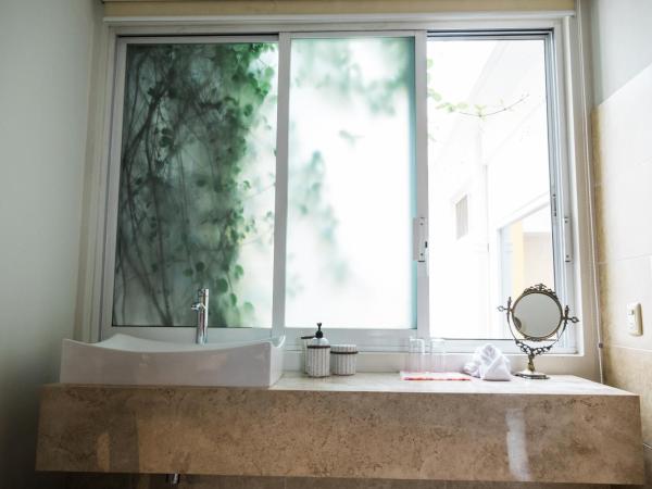 Casa de las Bugambilias B&B : photo 2 de la chambre chambre lit king-size avec balcon