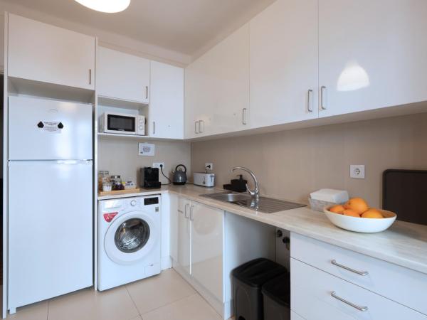 DuMont Lisbon Guesthouse : photo 10 de la chambre chambre double avec salle de bains privative extérieure