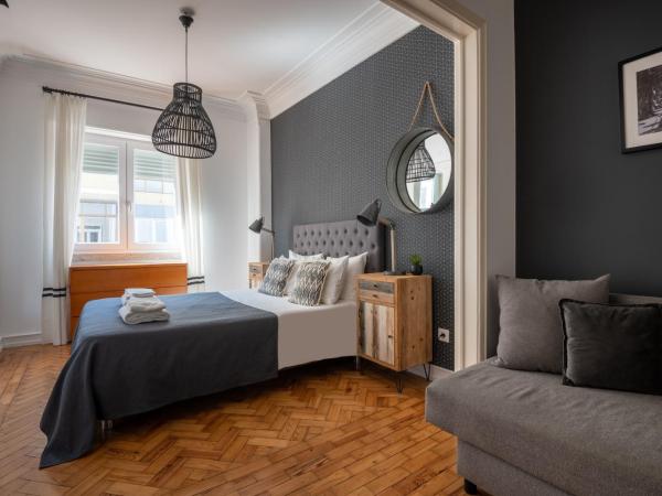 DuMont Lisbon Guesthouse : photo 3 de la chambre chambre double supérieure avec salle de bains privative