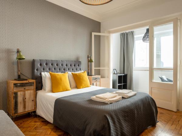 DuMont Lisbon Guesthouse : photo 1 de la chambre chambre double supérieure avec salle de bains commune