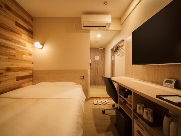 Super Hotel Shinbashi-Karasumoriguchi : photo 4 de la chambre chambre double supérieure - non-fumeurs