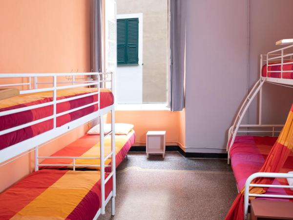 Manena Hostel Genova : photo 2 de la chambre dortoir mixte 