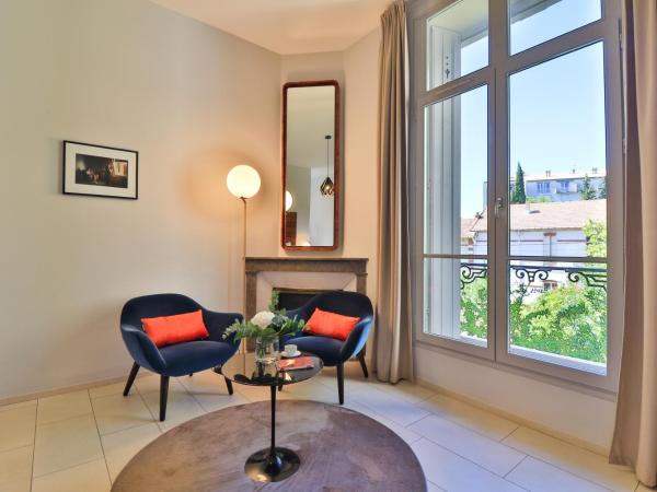 Villa Meridia : photo 6 de la chambre chambre lit queen-size - vue sur jardin