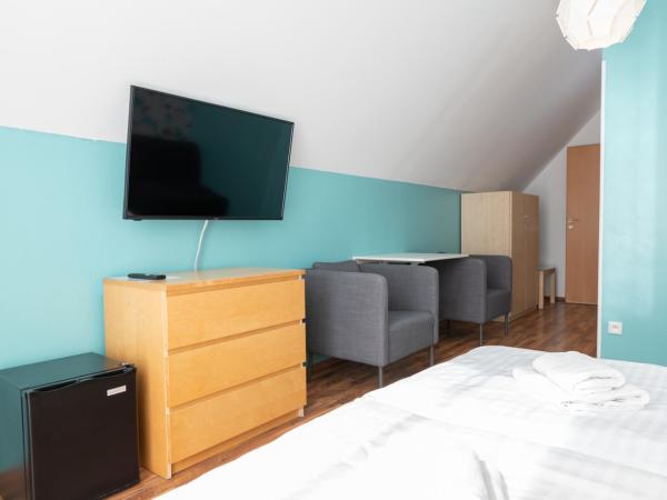 Hotel Garni Pod Skalkou : photo 4 de la chambre chambre double avec balcon ou terrasse 