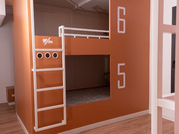 Hostel Le Hüb Toulon : photo 5 de la chambre lit dans dortoir 6 lits