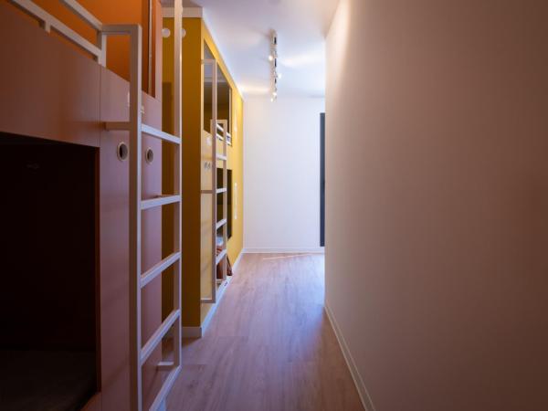 Hostel Le Hüb Toulon : photo 7 de la chambre lit dans dortoir 6 lits