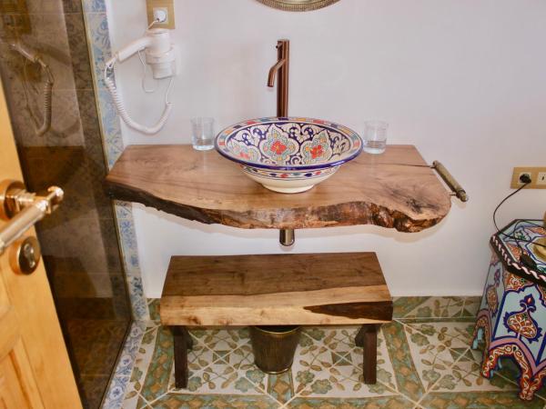 Riad Mellah : photo 1 de la chambre chambre double avec salle de bains privative