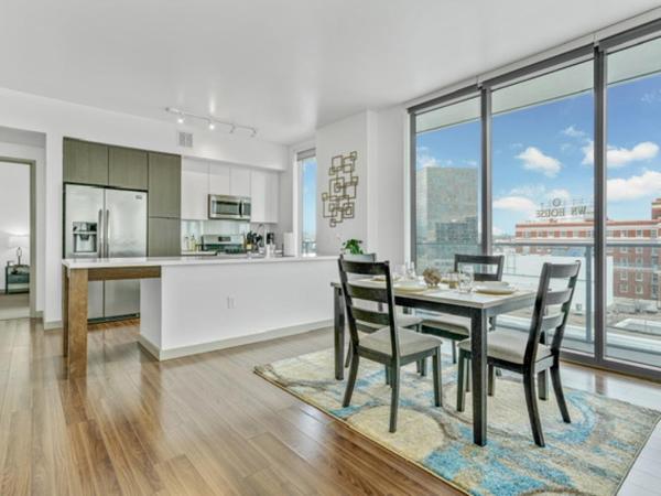 Modern Luxury 2 Bed with Panoramic City Views in Downtown LA : photo 9 de la chambre appartement supérieur