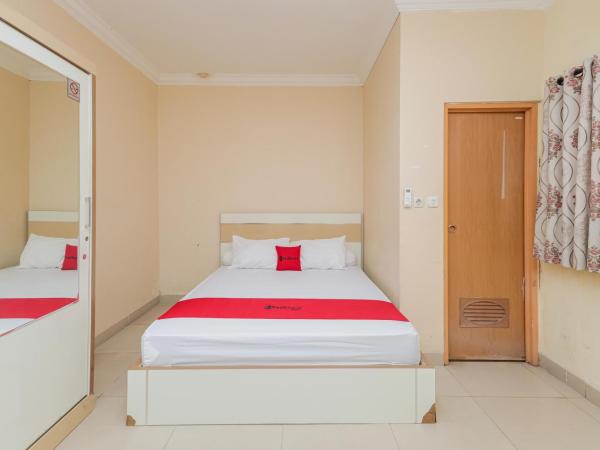 RedDoorz Syariah near Stasiun Karet : photo 3 de la chambre chambre double