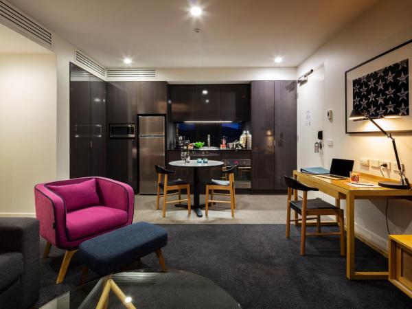 East Hotel and Apartments : photo 1 de la chambre appartement 1 chambre de luxe