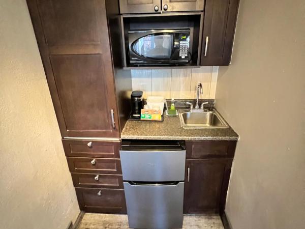 Thriftlodge Saskatoon : photo 6 de la chambre studio lit queen-size - non-fumeurs