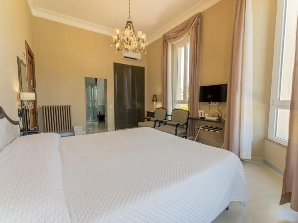 Villa Mosca Charming House : photo 2 de la chambre chambre double supérieure - vue partielle sur mer