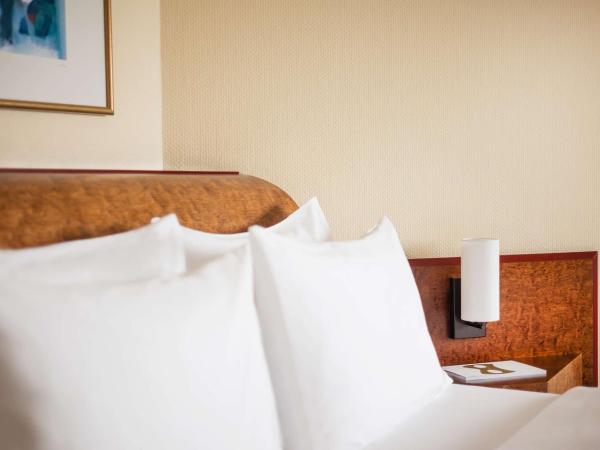 Lindner Hotel Dusseldorf Seestern, part of JdV by Hyatt : photo 2 de la chambre chambre lit queen-size