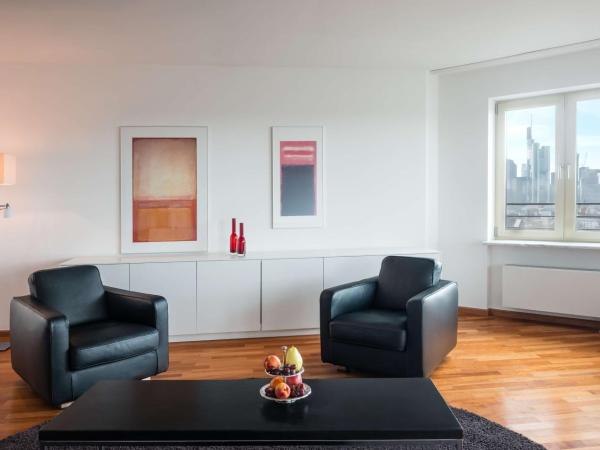 Lindner Hotel Frankfurt Main Plaza, part of JdV by Hyatt : photo 3 de la chambre suite 1 chambre - vue sur horizon