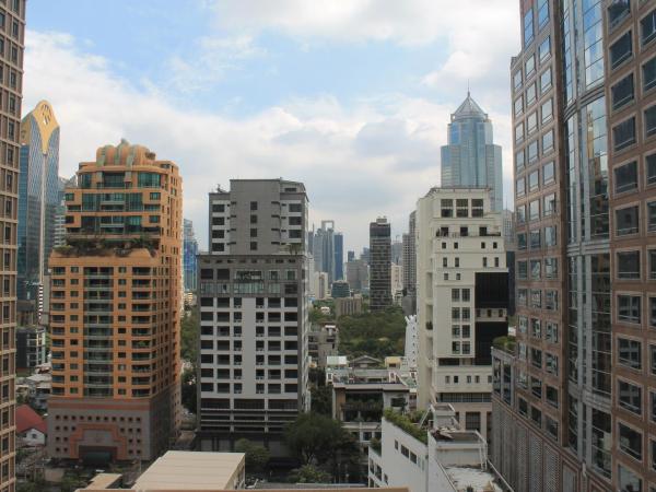 Courtyard by Marriott Bangkok : photo 1 de la chambre chambre lit king-size deluxe rénovée - vue sur ville