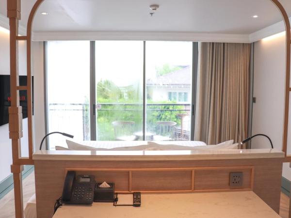 The Quarter Chaophraya by UHG : photo 7 de la chambre hébergement supérieur lit king-size avec balcon