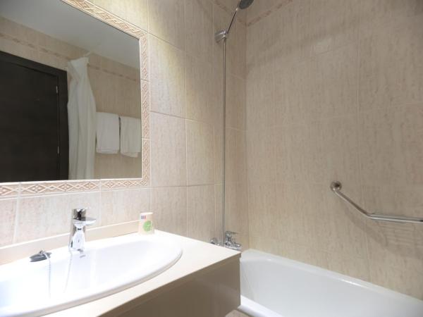 Hotel Oasis : photo 3 de la chambre chambre lits jumeaux avec parking