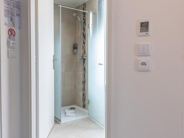 Hôtel Versailles Chantiers : photo 10 de la chambre chambre double supérieure