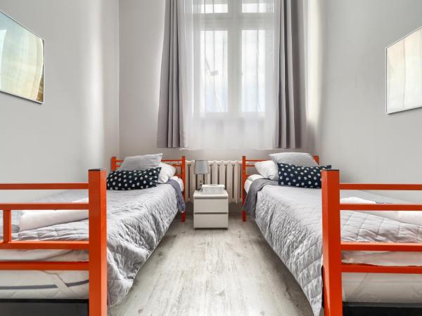 Stawa Apart Hostel : photo 4 de la chambre pokój trzyosobowy ze wspólną łazienką na korytarzu